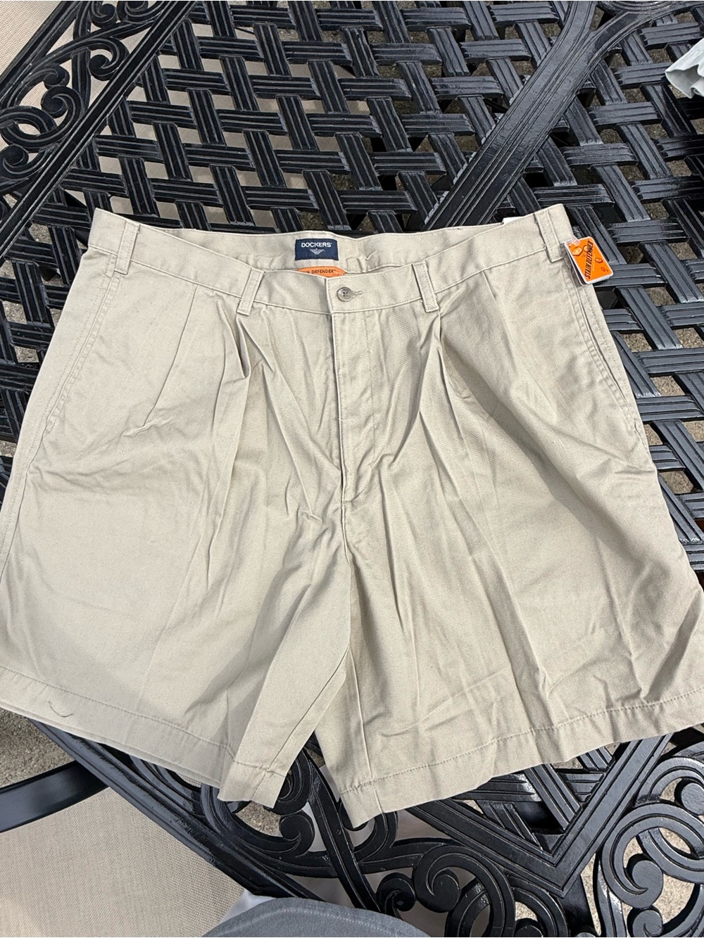 Dockers Men's Shorts in Light Khaki